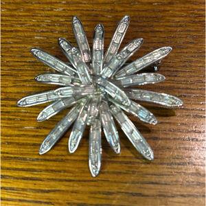 Women's Graziano Broochh One Size Silver tone